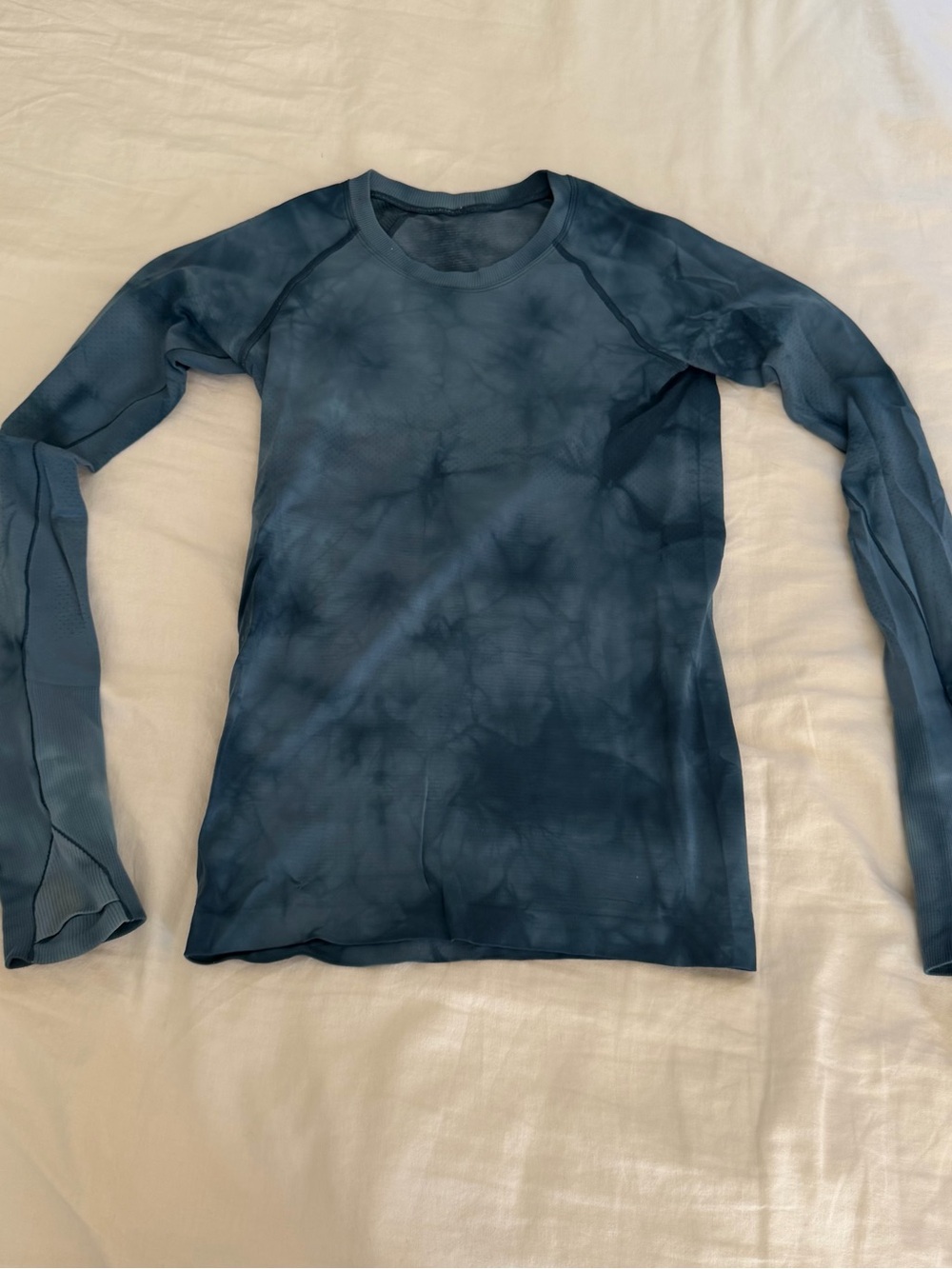 lululemon athletica Women's Long Sleeve Tie-Dye Crew Neck Top in Blue